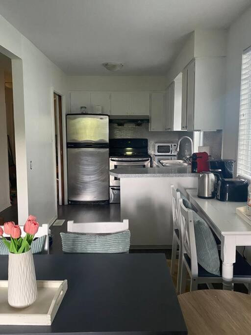 4 Bedroom Upper Level Kits Home Vancouver Exteriör bild