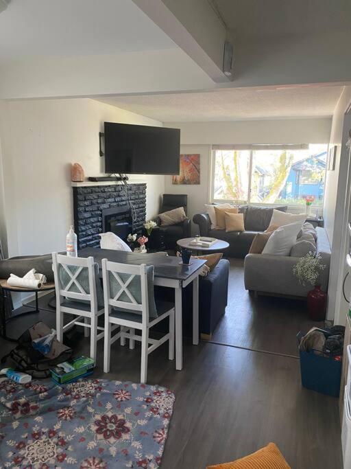 4 Bedroom Upper Level Kits Home Vancouver Exteriör bild